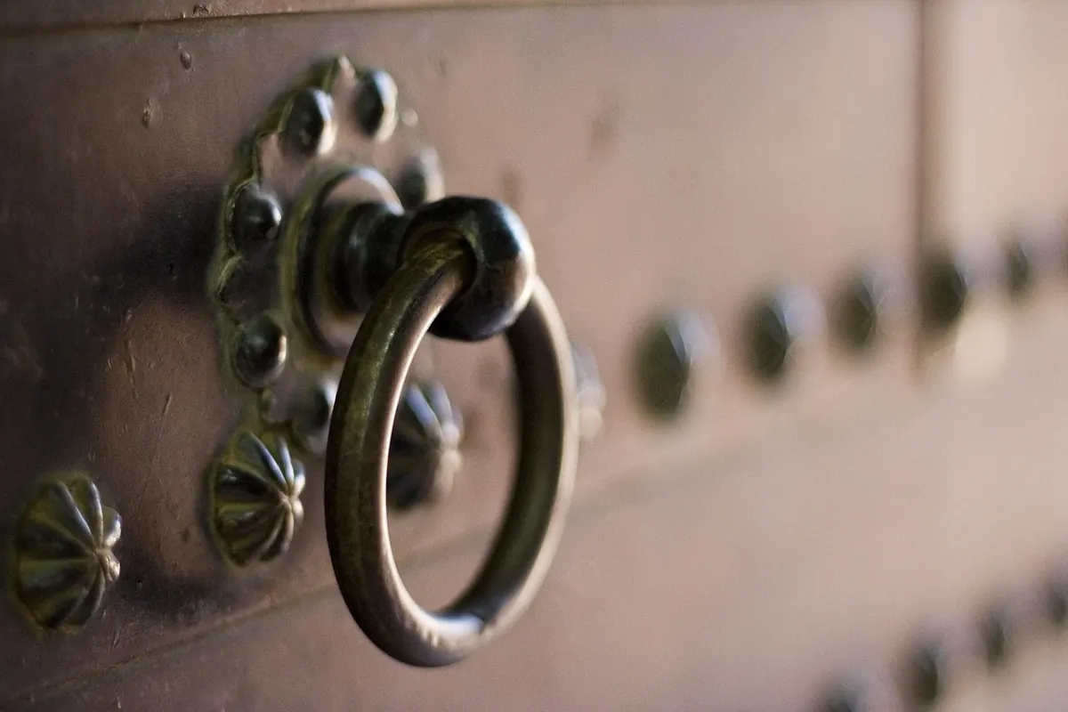 How to Forge a Traditional Hand-Forged Door Knocker
